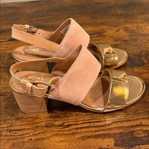 Tom’s Poppy Bloom Suede/Rose Gold Sandal Size 9